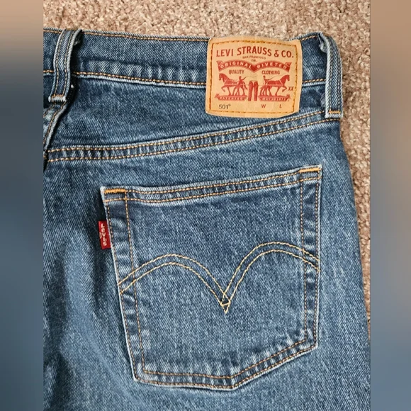LEVI'S 501 Original Fit Medium Wash Straight Leg High Rise Cropped Jean | SZ W29 - Picture 7 of 10